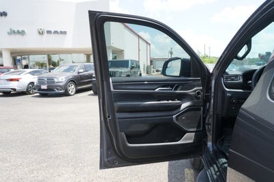 2023 Jeep Wagoneer Base