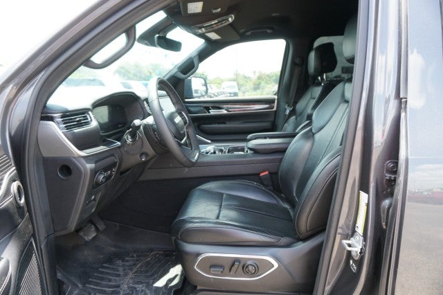 2023 Jeep Wagoneer Base