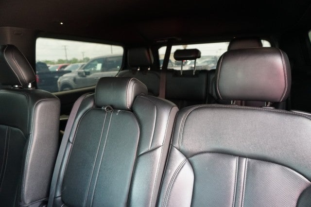 2023 Jeep Wagoneer Base