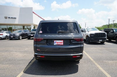 2023 Jeep Wagoneer Base