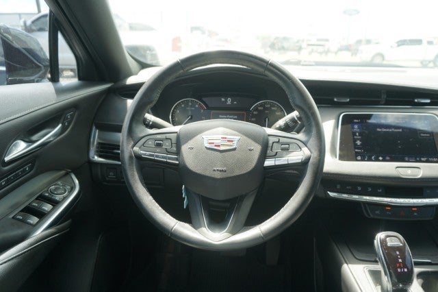 2022 Cadillac XT4 FWD Premium Luxury