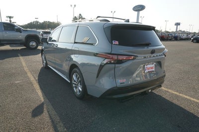 2022 Toyota Sienna XLE Woodland Edition