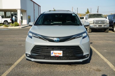 2022 Toyota Sienna XLE Woodland Edition