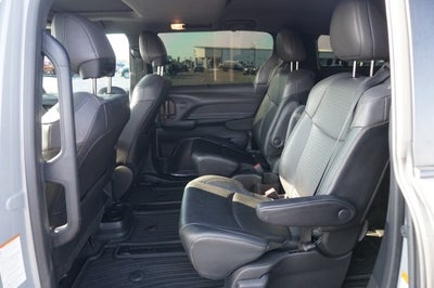 2022 Toyota Sienna XLE Woodland Edition
