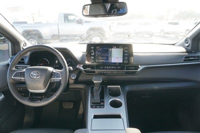 2022 Toyota Sienna XLE Woodland Edition