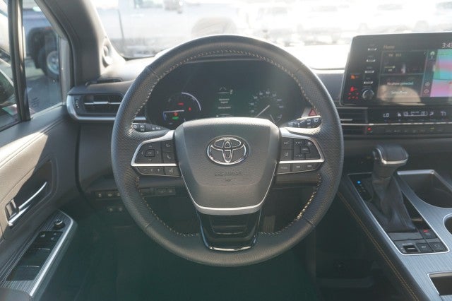 2022 Toyota Sienna XLE Woodland Edition