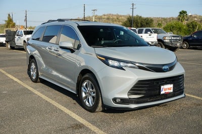2022 Toyota Sienna XLE Woodland Edition