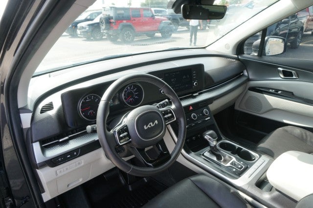 2023 Kia Carnival LX