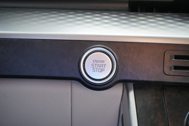 2023 Kia Carnival LX