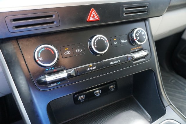 2023 Kia Carnival LX