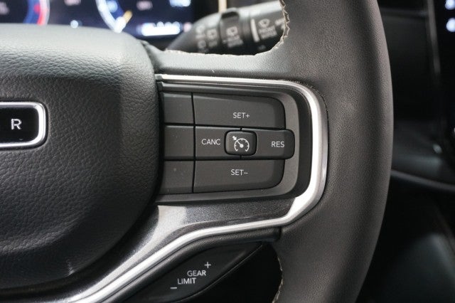 2024 Jeep Wagoneer Base
