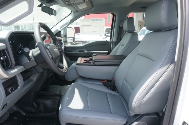 2025 Ford Super Duty F-550 DRW XL