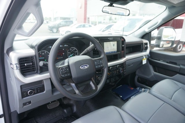 2025 Ford Super Duty F-600 DRW XL