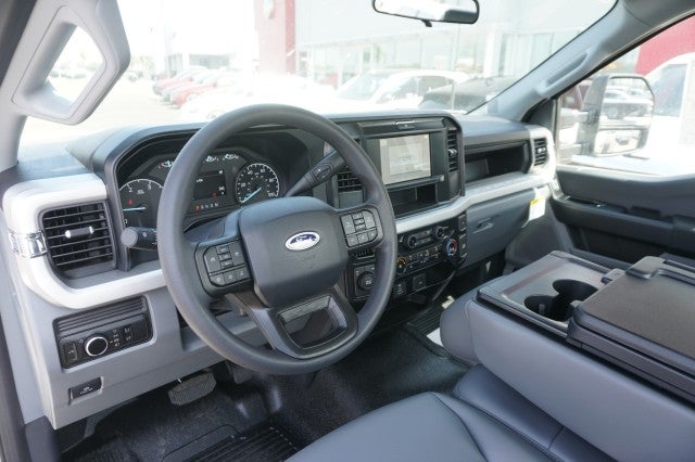 2025 Ford Super Duty F-600 DRW XL