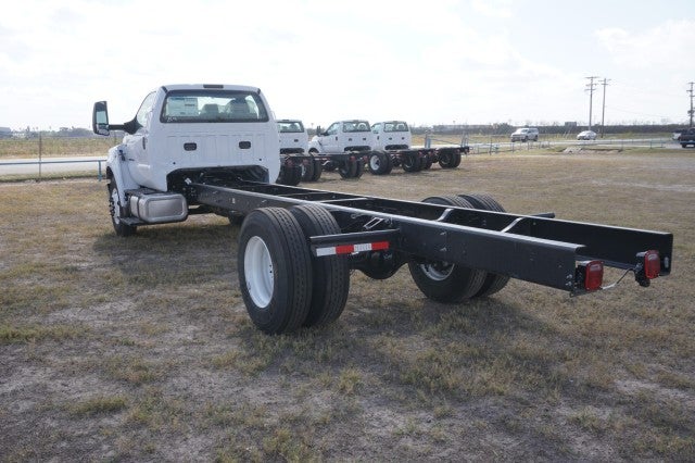 2027 Ford F-650 Straight Frame Base