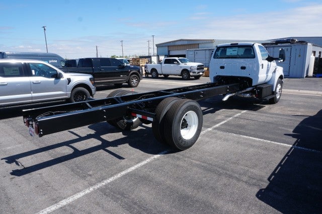 2027 Ford F-750 Straight Frame Base