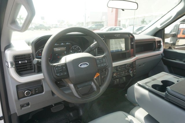 2025 Ford Super Duty F-550 DRW XL