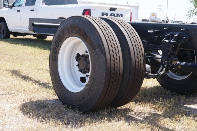 2027 Ford F-750 Straight Frame Base