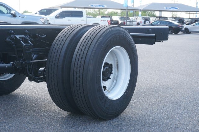 2027 Ford F-750 Straight Frame Base