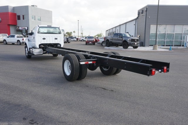 2027 Ford F-750 Straight Frame Base