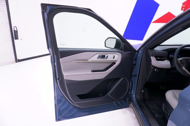 2027 Ford Explorer Active w/200A Pkg