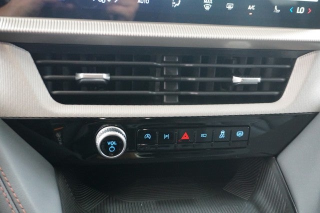 2027 Ford Explorer Active w/200A Pkg