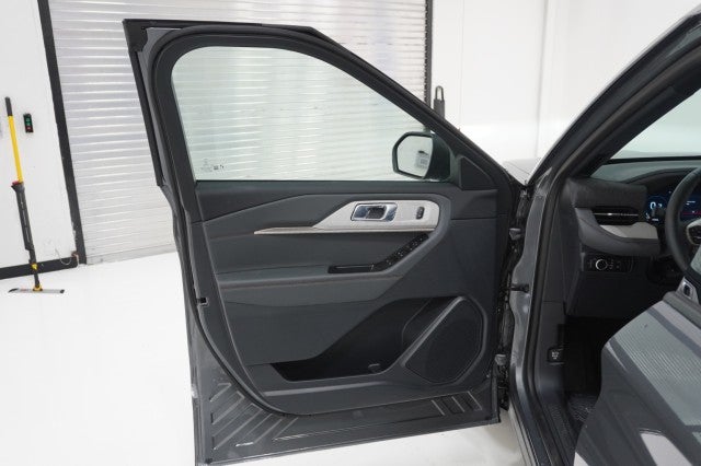 2027 Ford Explorer Active w/200A Pkg