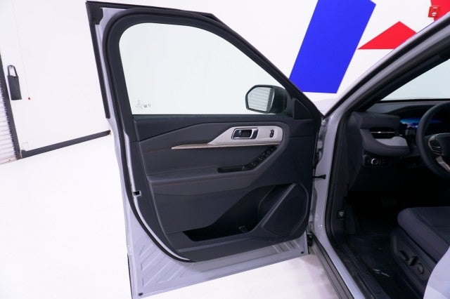 2027 Ford Explorer Active w/200A Pkg
