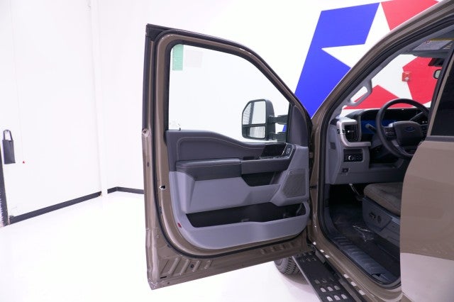 2027 Ford Super Duty F-250 SRW XL