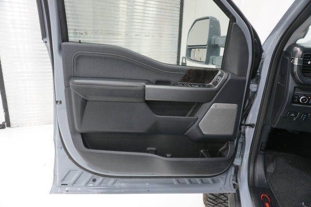 2025 Ford Super Duty F-250 SRW Black Widow
