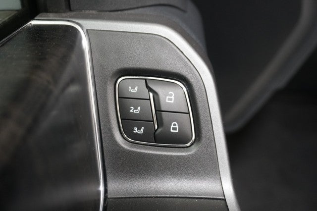 2025 Ford Super Duty F-250 SRW Black Widow