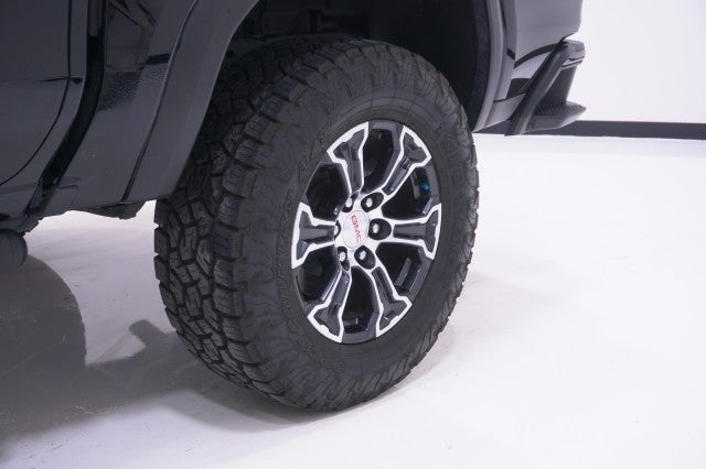 2025 GMC Canyon 4WD AT4