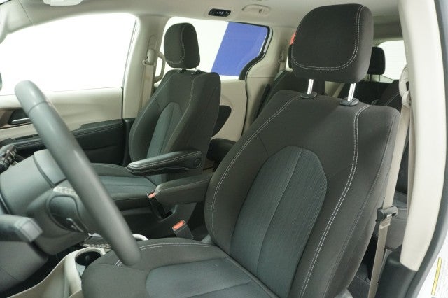 2022 Chrysler Voyager (fleet-only) LX
