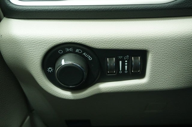 2022 Chrysler Voyager (fleet-only) LX