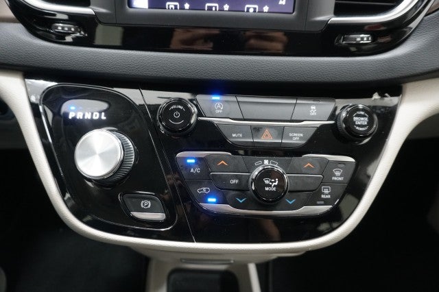2022 Chrysler Voyager (fleet-only) LX