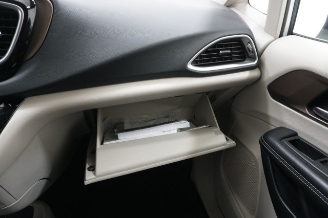 2022 Chrysler Voyager (fleet-only) LX